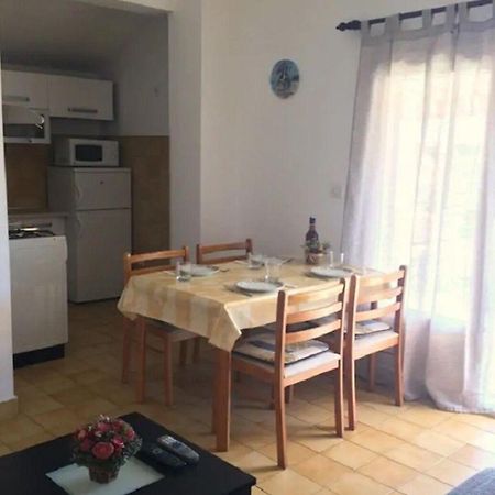 Apartments And Rooms Ognjen - Family Apartments With Free Parking Betina  Extérieur photo