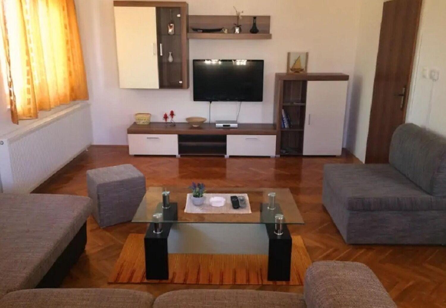 Apartments And Rooms Ognjen - Family Apartments With Free Parking Betina  Extérieur photo